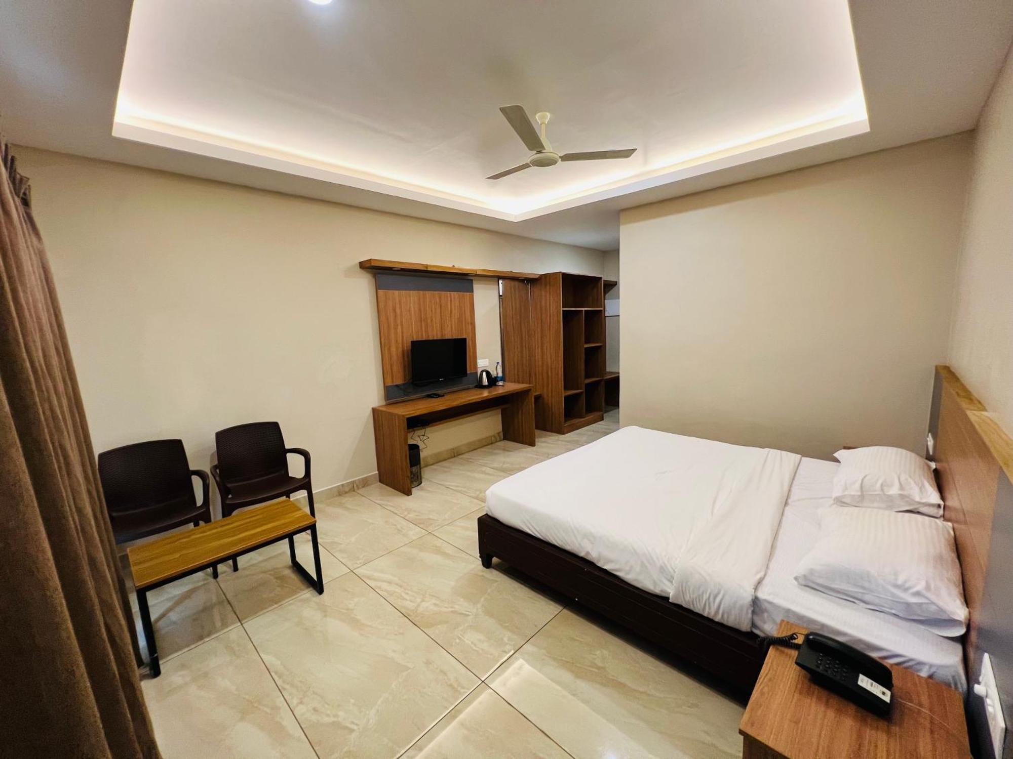 Ayur County Resort Chinnakanal Extérieur photo