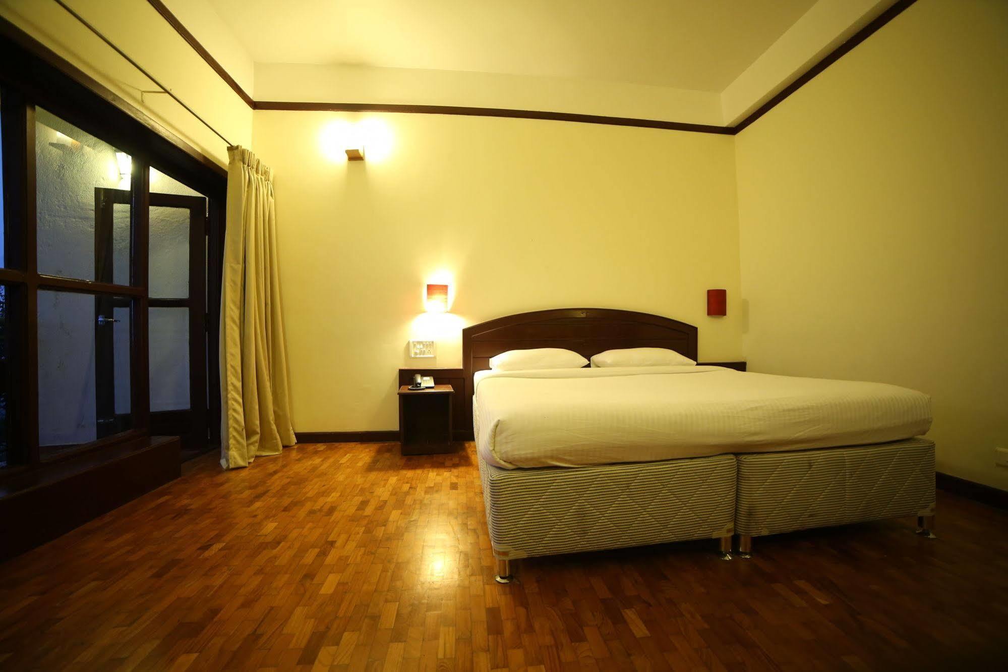 Ayur County Resort Chinnakanal Extérieur photo